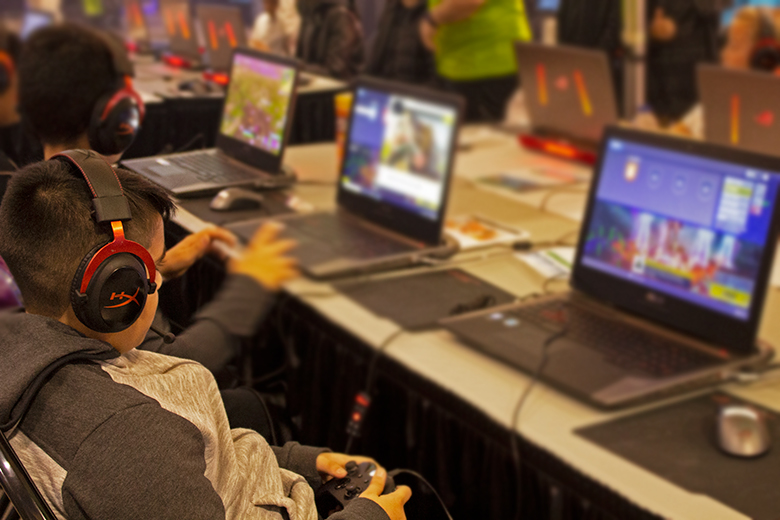 The HyperX Cloud Alpha are a fan favorite at EGLX 2018 | The Master Switch